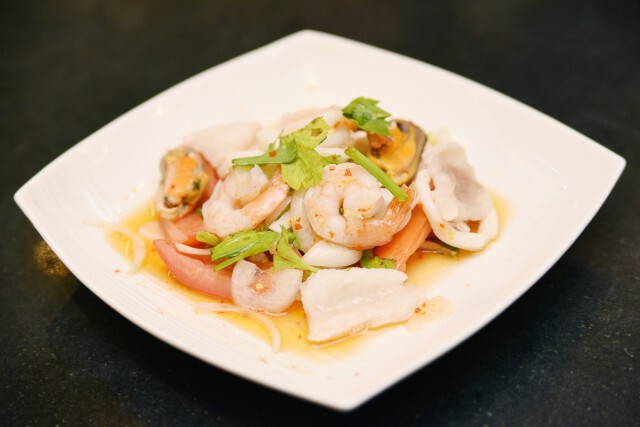 อร่อยปักหมุด : Octagon Bar, Rooftop Bar ชั้น 4 อาคารเมอคิวรี่วิล ชิดลม