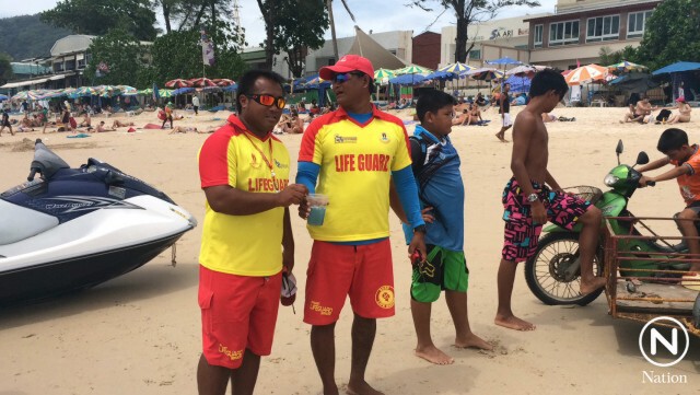กะพรุนเรือรบโปรตุเกสเกลื่อนหาดภูเก็ต เตือนห้ามสัมผัสอาจถึงชีวิต