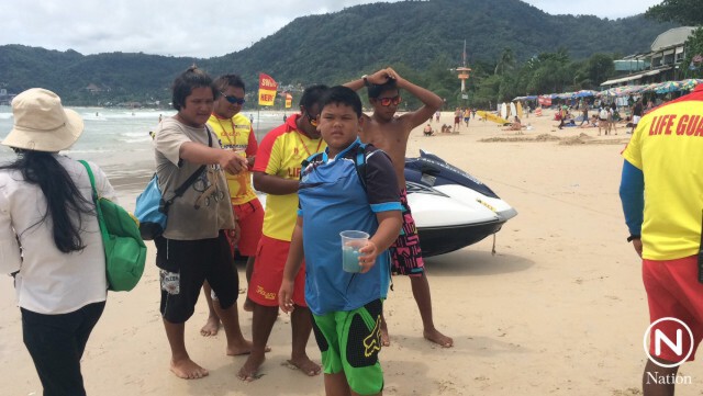 กะพรุนเรือรบโปรตุเกสเกลื่อนหาดภูเก็ต เตือนห้ามสัมผัสอาจถึงชีวิต