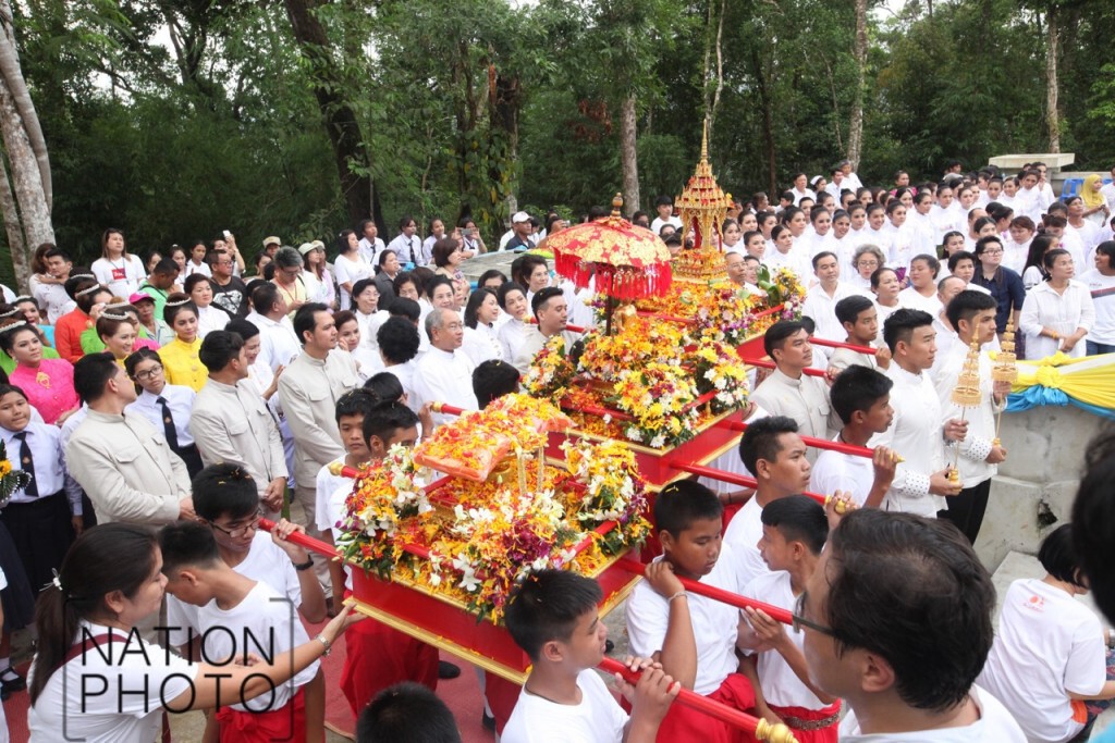 พิธีเชิญพระบรมสารีริกธาตุขึ้นสู่พระบรมธาตุ พิธีเชิญพระบรมสารีริกธาตุขึ้นสู่พระบรมธาตุ
