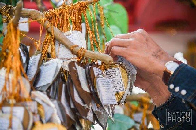 พุทธศาสนิกชน ร่วมทำบุญวันอาสาฬหบูชา หล่อเทียนวันเข้าพรรษา