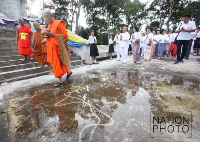 พิธีเชิญพระบรมสารีริกธาตุขึ้นสู่พระบรมธาตุ