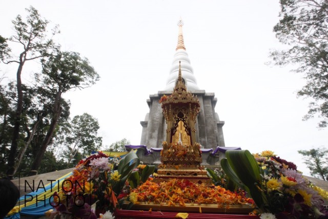 พิธีเชิญพระบรมสารีริกธาตุขึ้นสู่พระบรมธาตุ