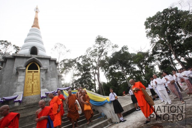 พิธีเชิญพระบรมสารีริกธาตุขึ้นสู่พระบรมธาตุ