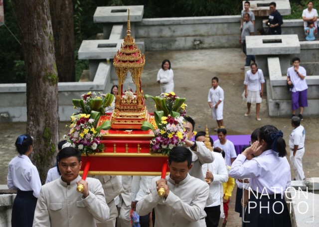 พิธีเชิญพระบรมสารีริกธาตุขึ้นสู่พระบรมธาตุ