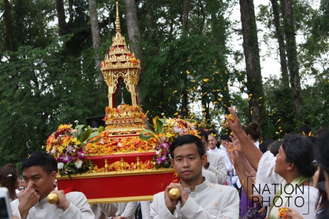 พิธีเชิญพระบรมสารีริกธาตุขึ้นสู่พระบรมธาตุ