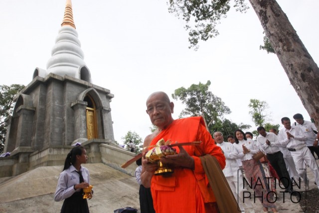 พิธีเชิญพระบรมสารีริกธาตุขึ้นสู่พระบรมธาตุ