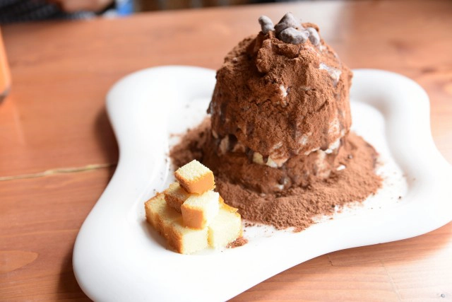 อร่อยปักหมุด : ร้าน howzit cafe & eatery หม้อไฟต้มยำมันกุ้ง รามคำแหง 24