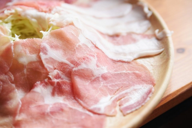 อร่อยปักหมุด : ร้าน howzit cafe & eatery หม้อไฟต้มยำมันกุ้ง รามคำแหง 24