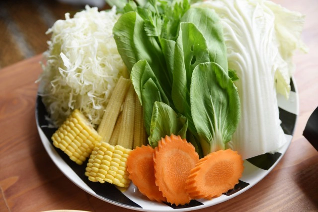 อร่อยปักหมุด : ร้าน howzit cafe & eatery หม้อไฟต้มยำมันกุ้ง รามคำแหง 24