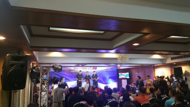 3 ดารานักร้องพลทหาร ขึ้นคอนเสริต"Talk Show in Concert"