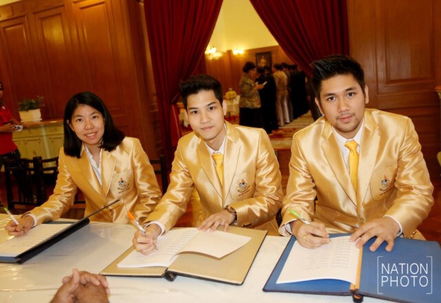 คณะนักกีฬา-เจ้าหน้าที่ ลงนามถวายพระพรในหลวง ก่อนไปริโอเกมส์ 2016