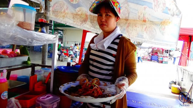 ร้านยำปราจีนใจดี เปิดให้คนพิการ-ผู้ยากไร้กินฟรี ถวายในหลวง-ราชินี