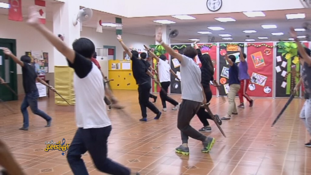 นักแสดงม่านประเพณี ซ้อมรำกระบี่ นักแสดงม่านประเพณี ซ้อมรำกระบี่