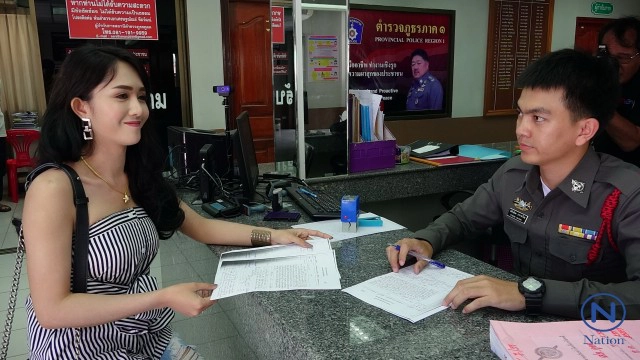 ดาราสาว พบตร.จี้เร่งคดี อดีตแฟนหนุ่มนักบินทำร้าย
หวั่นชีวิตไม่ปลอดภัย