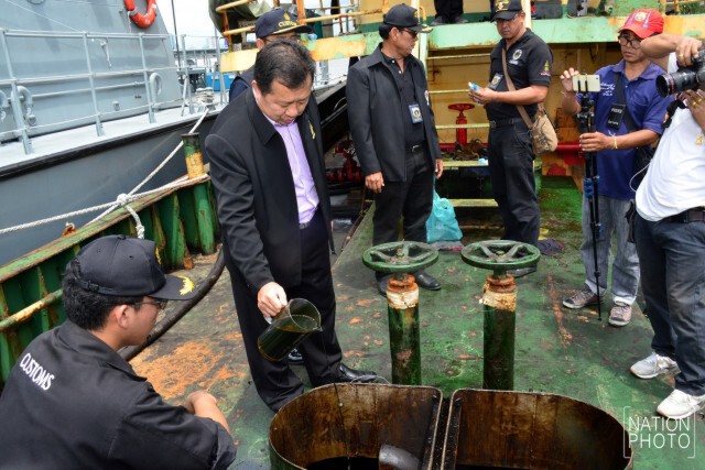 กรมศุลฯ ลุยจับ! เรือลอบส่งน้ำมันดิบ 1.2 แสนลิตร  มูลค่ากว่า 10 ล้าน