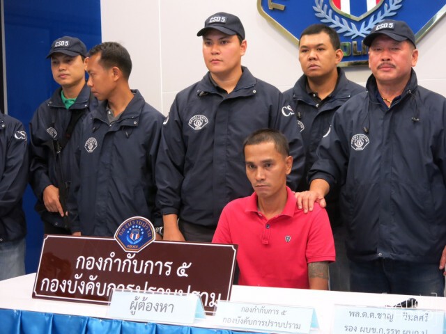 รวบแล้ว!  หนุ่มใหญ่ลากปืนสงครามยิงถล่มผญบ. ลานสกาปี51
