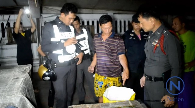 ตร.รวบหนุ่มใหญ่ทุบตู้ร้านเลี่ยมพระ
ลักสร้อย-กรอบพระ มูลค่ากว่าแสนบาท