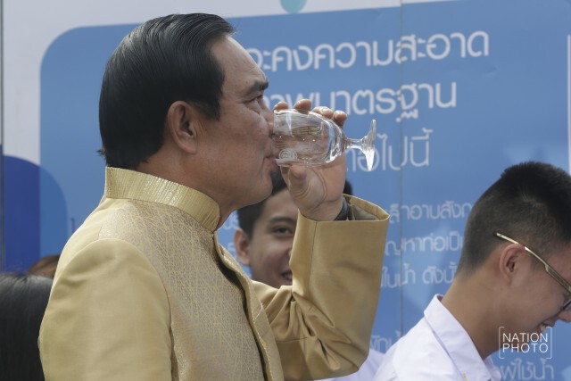 "นายกฯ"ดื่มน้ำประปา การันตีสะอาดจริง