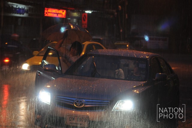 ฝนถล่มกรุงช่วงเย็น หนักสุด"ภาษีเจริญ"