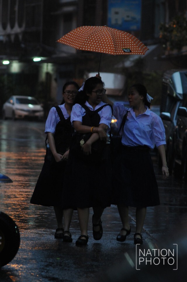 ฝนถล่มกรุงช่วงเย็น หนักสุด"ภาษีเจริญ"