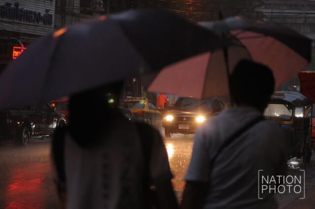 ฝนถล่มกรุงช่วงเย็น หนักสุด"ภาษีเจริญ"