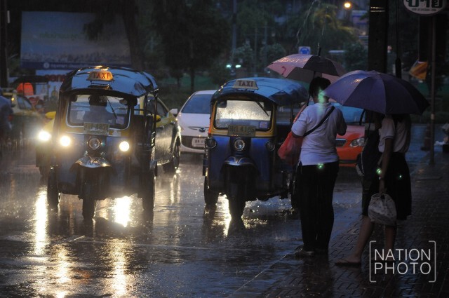 ฝนถล่มกรุงช่วงเย็น หนักสุด"ภาษีเจริญ"