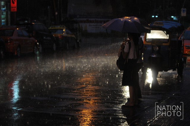 ฝนถล่มกรุงช่วงเย็น หนักสุด"ภาษีเจริญ"