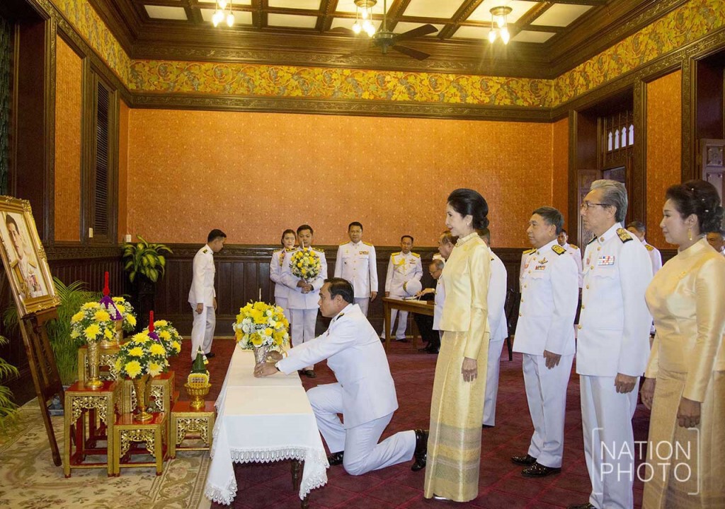 นายกฯนำข้าราชการ ถวายพระพรชัยมงคล "สมเด็จพระบรม" นายกฯนำข้าราชการ ถวายพระพรชัยมงคล "สมเด็จพระบรม"