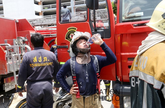 ภาพชุด : ไฟไหม้เมเจอร์ฯ ปิ่นเกล้า