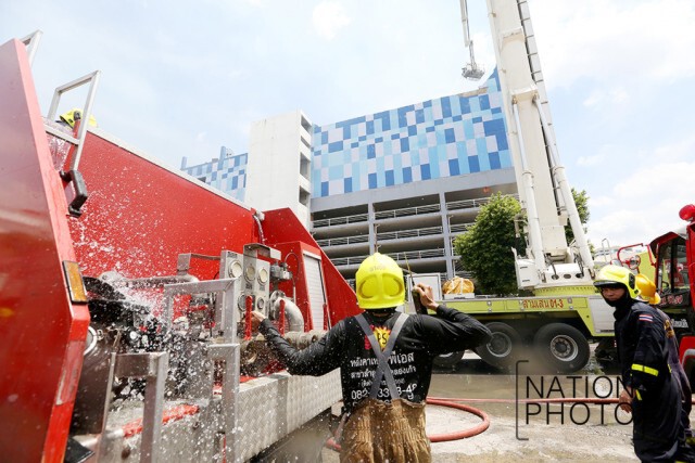 ภาพชุด : ไฟไหม้เมเจอร์ฯ ปิ่นเกล้า