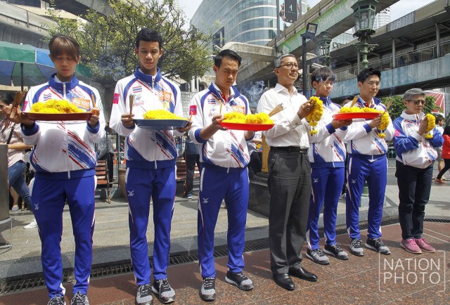 ทัพนักกีฬาเทควันโด้ชุดลุยโอลิมปิก เข้าขอพรที่ศาลท้าวมหาพรหม