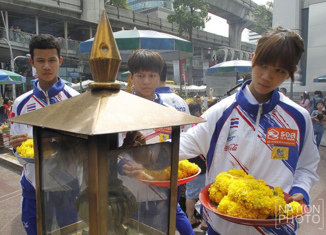 ทัพนักกีฬาเทควันโด้ชุดลุยโอลิมปิก เข้าขอพรที่ศาลท้าวมหาพรหม