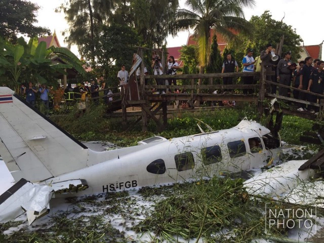 ภาพชุด ระทึก! เครื่องบินเล็กตกในคลอง เขตหนองจอก