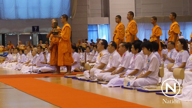 เจ้าสัวบุญชัยนำศิษย์ธรรมกายร่วมบุญพิธีวันสมาธิโลก