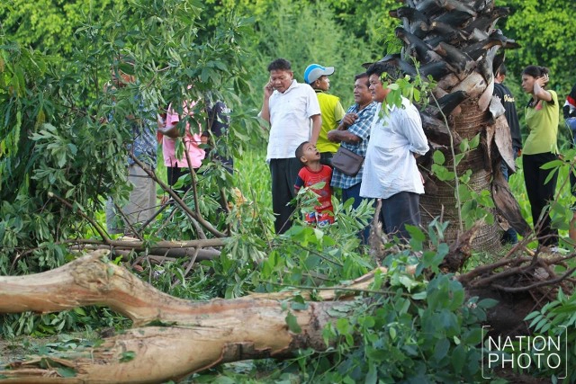 ภาพชุด ระทึก! เครื่องบินเล็กตกในคลอง เขตหนองจอก