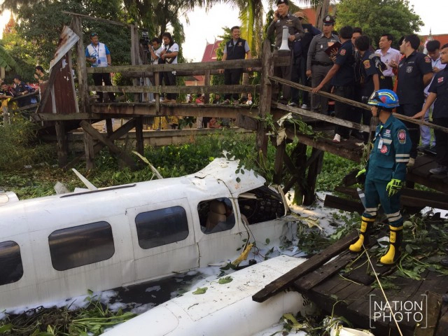 เครื่องบินเล็กตกแถววัดลำพะอง เขตหนองจอก เบื้องต้นเจ็บ 4  รายเสียชีวิต 1