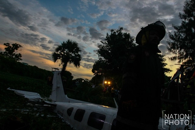 เครื่องบินเล็กตกคลองย่านลำผักชี  นักบินดับคาที่
ผช.นักบิน-ผู้โดยสาร-ชาวบ้าน เจ็บ 5 ราย