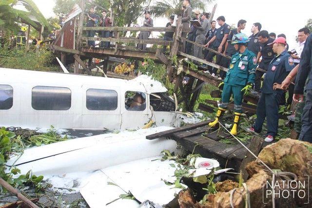 ภาพชุด ระทึก! เครื่องบินเล็กตกในคลอง เขตหนองจอก