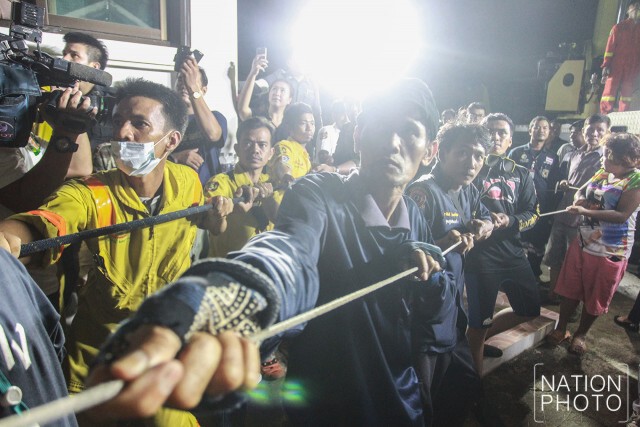 กู้สำเร็จ! เครื่องบินเล็ก ตกข้างวัดลำพะอง