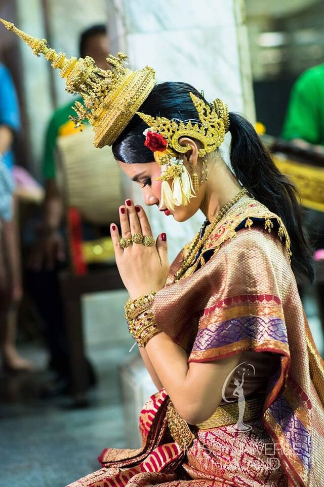 "น้ำตาล" ชลิตา รำแก้บนถวายท้าวมหาพรหม หลังคว้ามงกุฎ  Miss Universe Thailand 2016