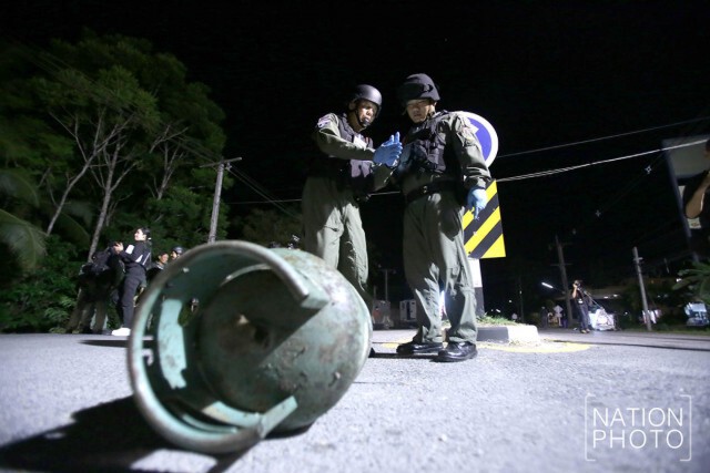 รามันระทึก! EOD กู้ระเบิด "คาร์บอม 90 กก." กลางปั้มน้ำมัน