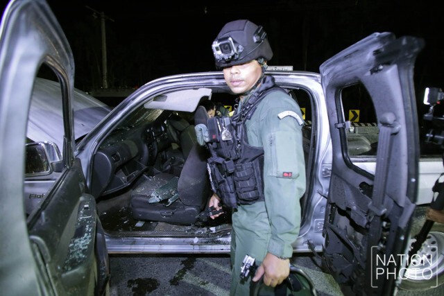 รามันระทึก! EOD กู้ระเบิด "คาร์บอม 90 กก." กลางปั้มน้ำมัน