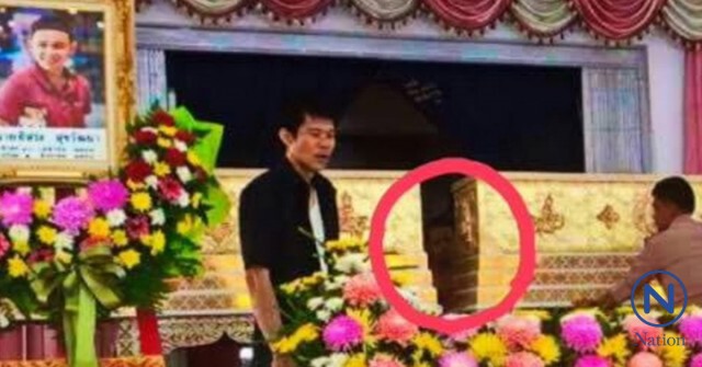 ใบหน้าปริศนาโผล่! กลางงานศพพิธีวิวาห์ คู่รักโจ๋ถูกเก๋งซิ่งชน