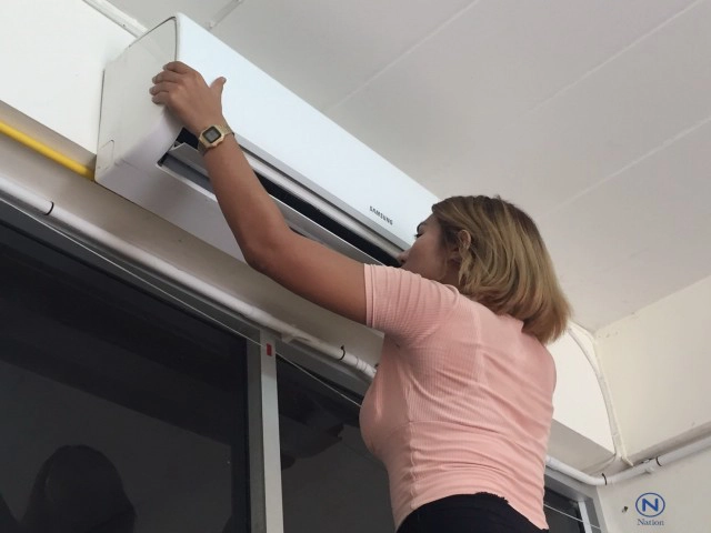 ช่างแอร์สาวในตำนาน โชว์สเต็ปล้างแอร์สุดพริ้ว!