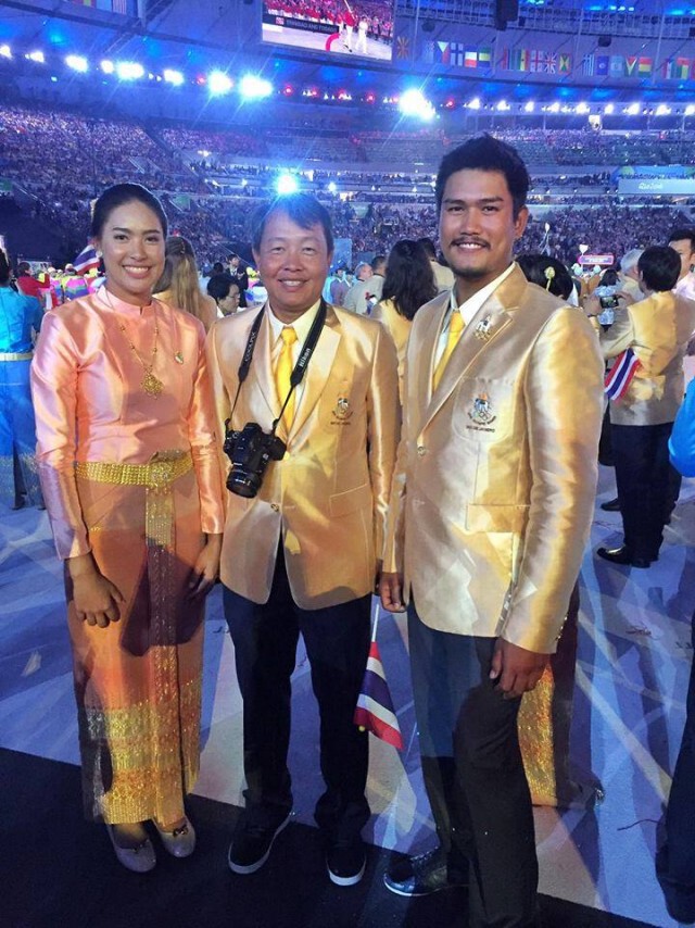 นักกีฬาไทยร่วมเซลฟี่ในพิธีเปิด "ริโอเกมส์"