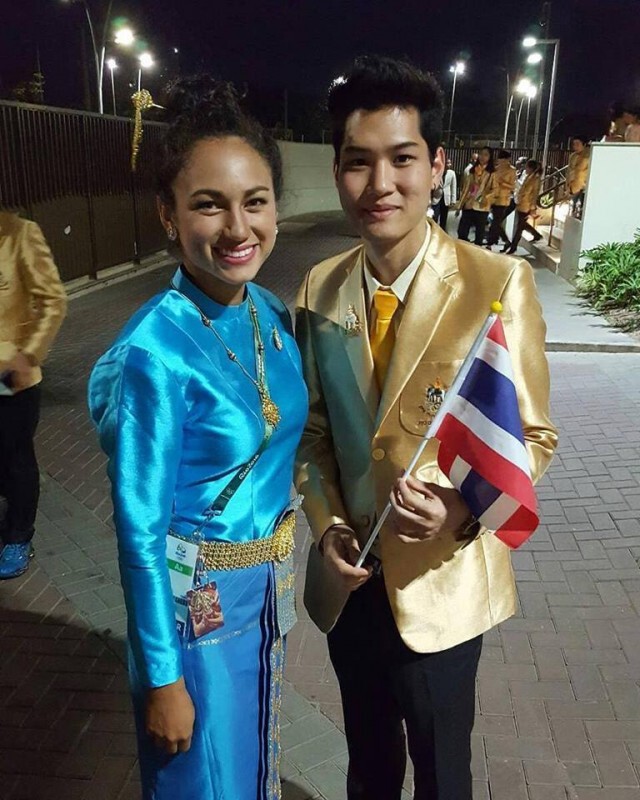 นักกีฬาไทยร่วมเซลฟี่ในพิธีเปิด "ริโอเกมส์"