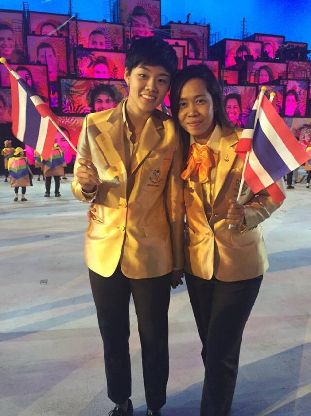 นักกีฬาไทยร่วมเซลฟี่ในพิธีเปิด "ริโอเกมส์"