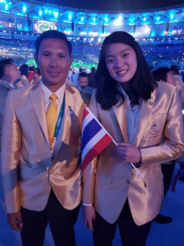 นักกีฬาไทยร่วมเซลฟี่ในพิธีเปิด "ริโอเกมส์"