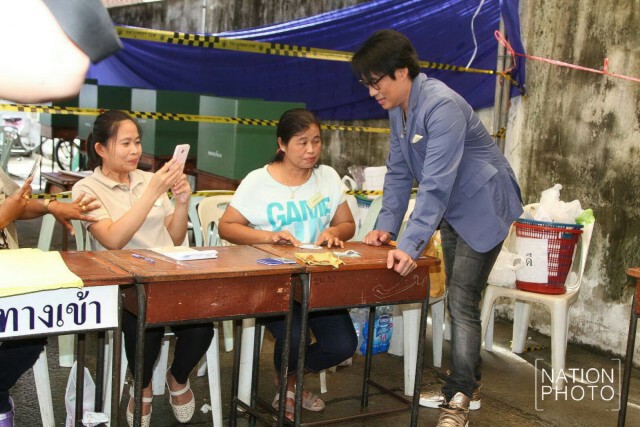 "เบิร์ด ธงไชย"  ออกเสียงประชามติร่างรัฐธรรมนูญ